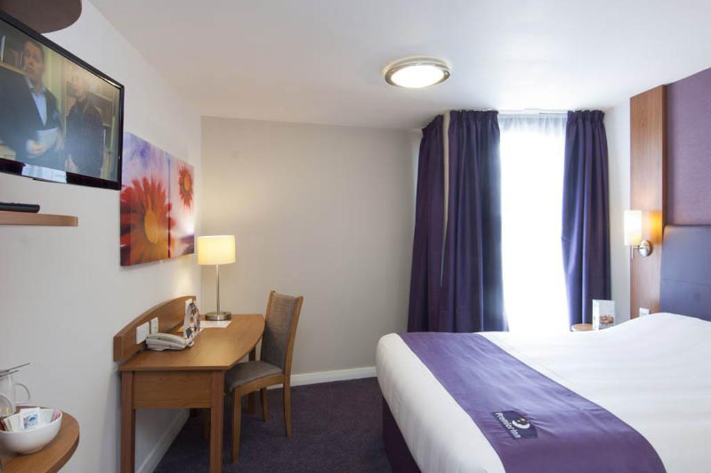 Premier Inn Swindon Central Bilik gambar