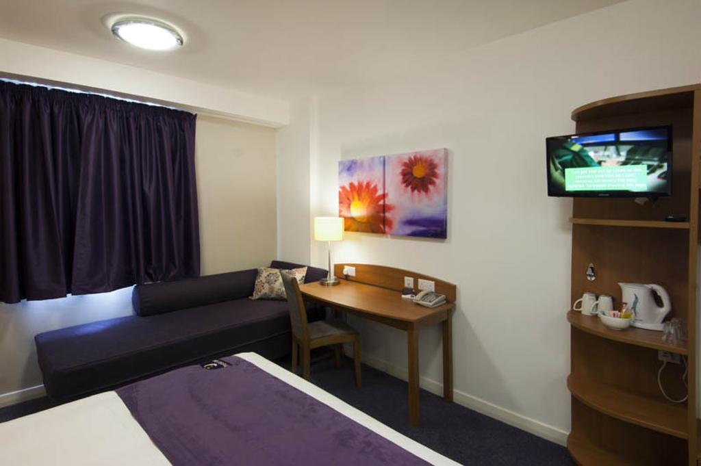 Premier Inn Swindon Central Bilik gambar